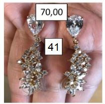 Brincos com Cristais Brilhantes e Cristal em Formato de Gota - PREÇO PROMOCIONAL !! 50,00 !!